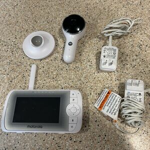 Motorola LUX64CONNECT 4.3" WiFi Baby Monitor used